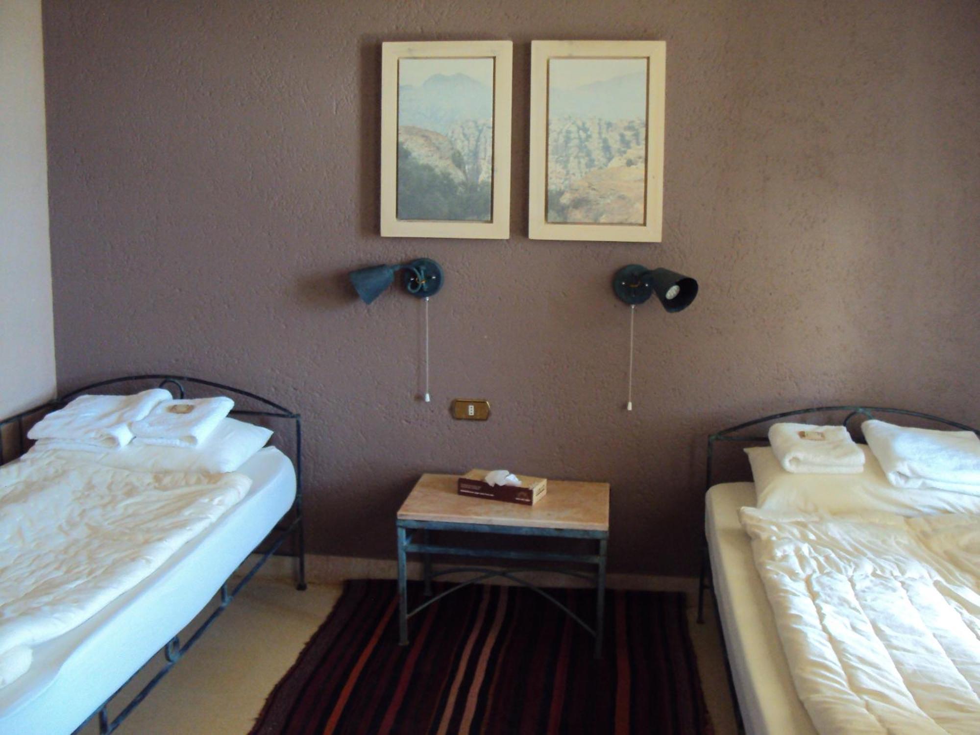 Dana Guesthouse Extérieur photo