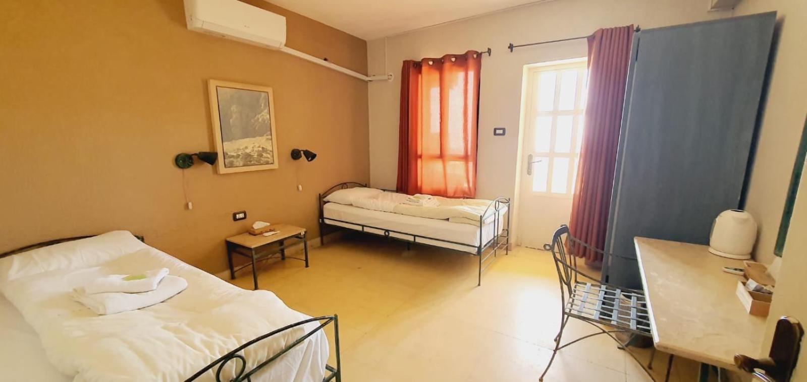 Dana Guesthouse Extérieur photo